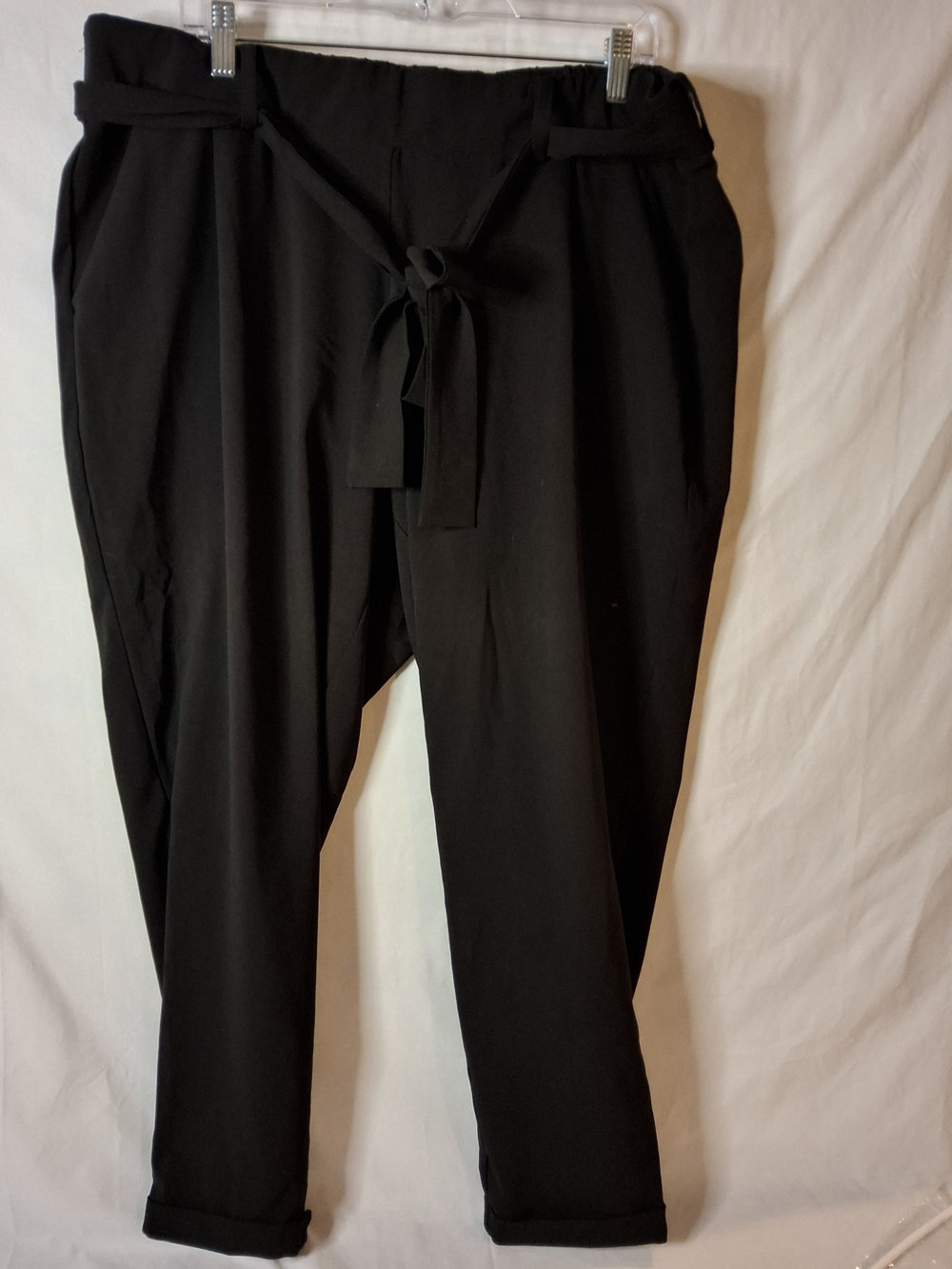 torrid Black Ankle Tie-Waist Cropped Pants